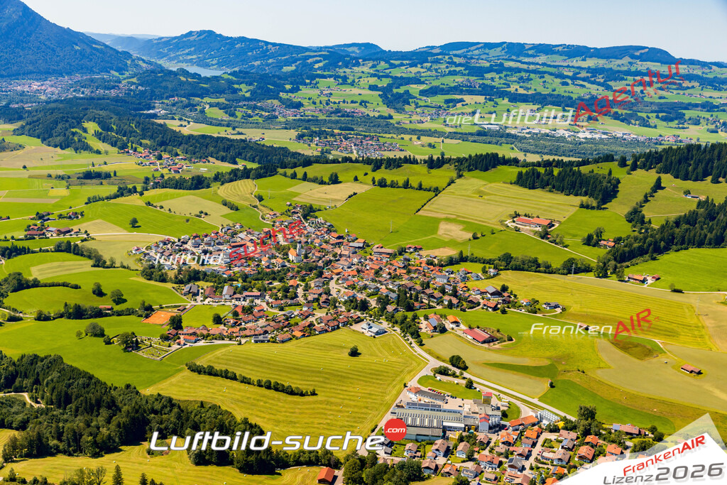 Luftaufnahme von  Rettenberg - Die Luftaufnahme wurde 2025 vom UL-Flugzeug heraus erstellt ( keine Drohne ) - Hochauflösende Luftaufnahme - für professionelle Ausdrucke geeignet. Die Geschenkidee !Mit Lizenz und Bildrechte bestellbar