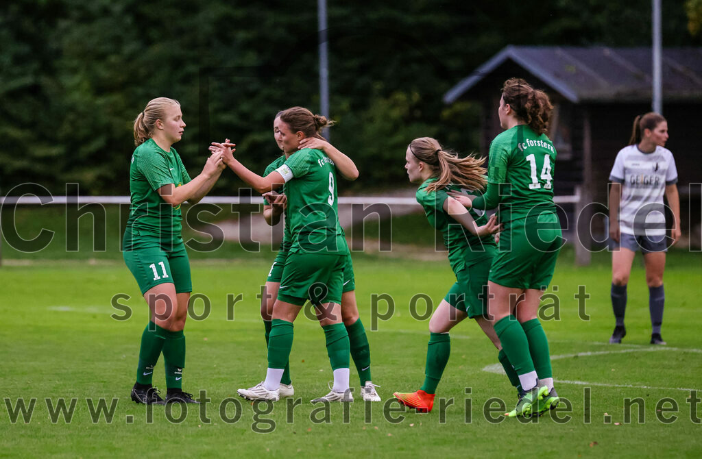 2023-10-07_050_FC_Forstern_gegen_TSV_Schwaben_Augsburg | Forstern, Deutschland, 07.10.2023:
Fußball, Frauen Bayernliga 2023 / 2024, 6. Spieltag, FC Forstern gegen TSV Schwaben Augsburg, Endergebnis: 1:6

Jubel nach dem Tor zum 1:2 durch Franziska Stimmer (FC Forstern, #9)

Foto: Christian Riedel / fotografie-riedel.net