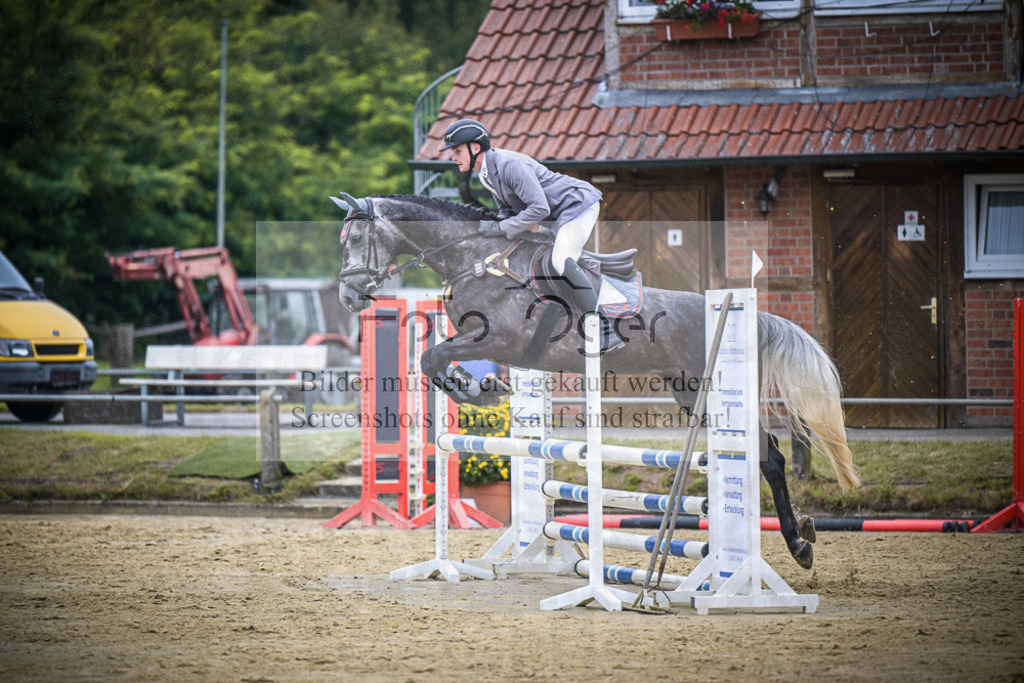 DOS_2980 | Entdecke hochwertige Reitturnierfotos von Foto Oger. Professionell, emotional und authentisch – jetzt Lieblingsmomente im Shop bestellen.Deutschlandweite Turnierfotografie. - Realisiert mit Pictrs.com
