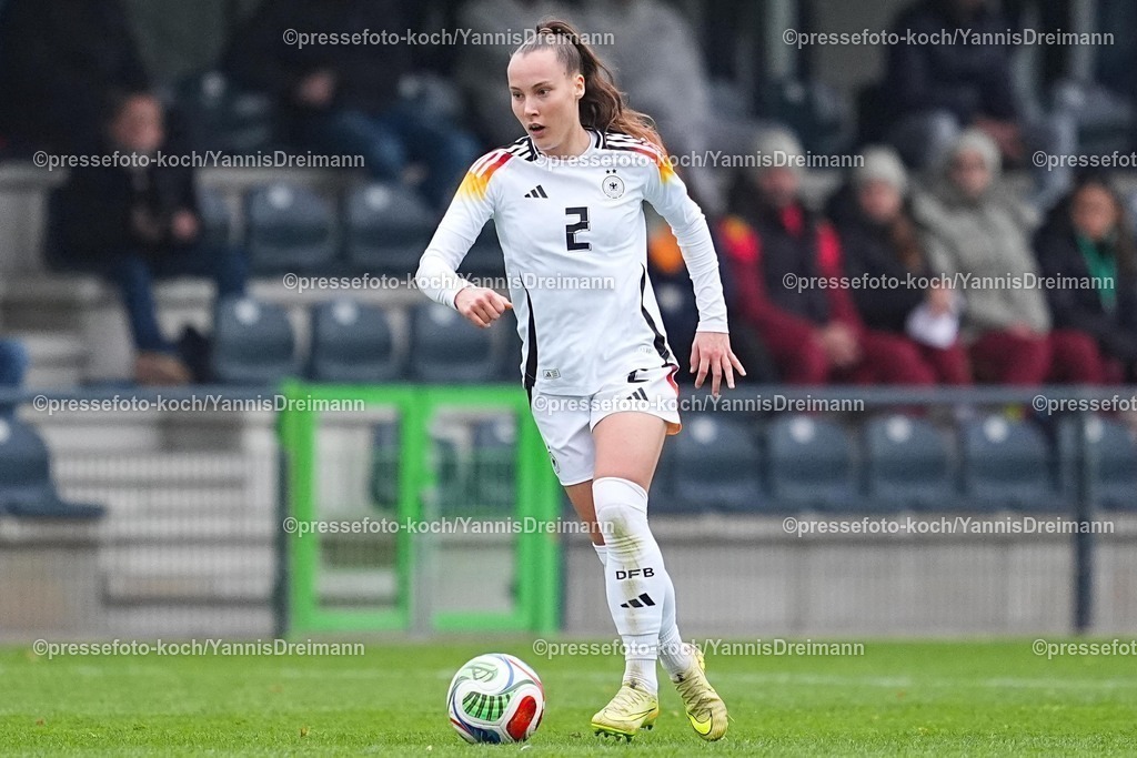 xYDRx26112502033 | 26.11.2025, xydrx, Fußball, Länderspiel, EM-Qualifikation U19-Frauen, Belgien - Deutschland, Sportschule Wedau: Felicia Straeßer (GER #2)