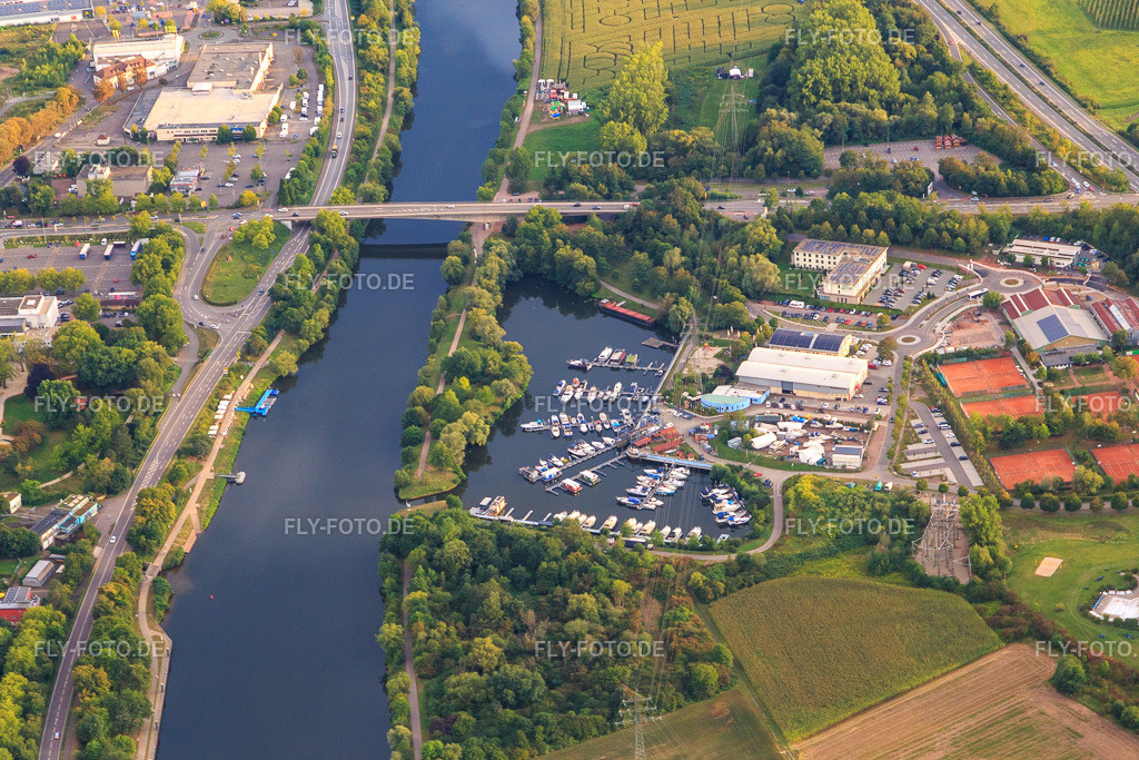 Yachthafen Merzig Saar GmbH http://www.yachthafen-merzig.de/ | Luftbild: Yachthafen Merzig Saar GmbH http://www.yachthafen-merzig.de/ im Ortsteil Hilbringen in Merzig im Bundesland Saarland in Deutschland. Foto: IMG_149557.jpg vom 05.09.2025 durch Werner Riehm/FLY-FOTO.de - Realisiert mit Pictrs.com