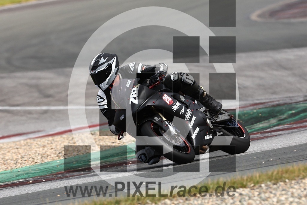 0282-20240912_03078 | Schöne Erinnerungen an spannende Momente - das festzuhalten ist unser Job. PIXELrace.de ist seit 2003 auf den Rennstrecken Europas unterwegs um die Action draußen beim Fahren und die wunderbare Stimmung imm Fahrerlager für euch einzufangen.