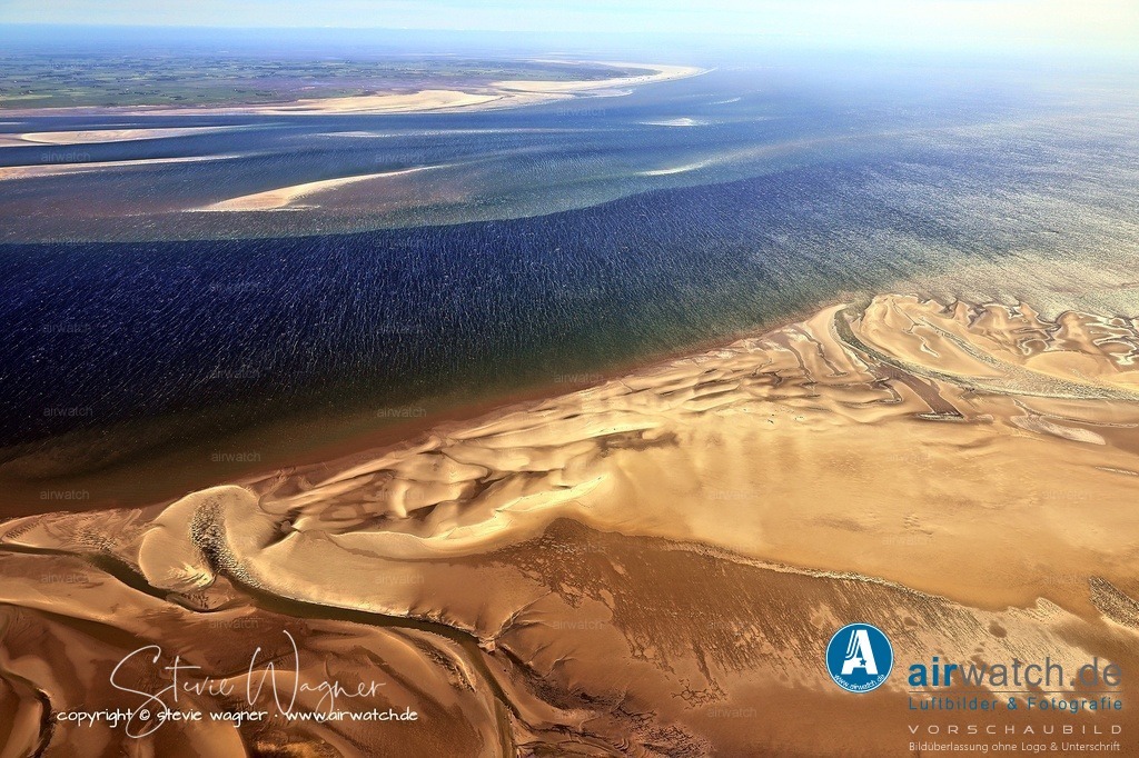 Halligen-Inseln-Weltnaturerbe-Wattenmeer-Mai-23-airwatch-wagner-240A3195 | Entdecken Sie atemberaubende Luftbilder und Fotografien auf airwatch.de - Tauchen Sie ein in eine Welt voller faszinierender Aufnahmen aus der Vogelperspektive.