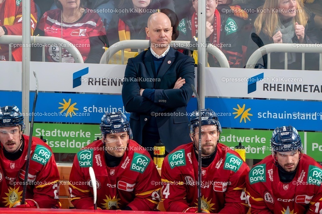 KKU24012501010 | 24.01.2025, xkkux, Eishockey, Penny DEL, Düsseldorfer EG - Kölner Haie, PSD-BANK Dome: Cheftrainer Steven Reinprecht (DEG)