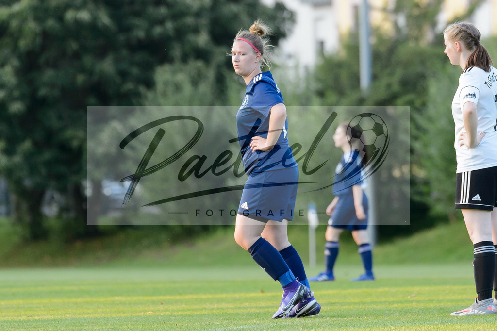 GREBES20210719_030 | Fussball, Frauen:   beim Spiel der 1. Kreisklasse zwischen TSG 07 Burg Gretesch IV und TuS Bad Essen im TSG-Sportpark am 19.07.2021 in Osnabrueck, Deutschland. - Realisiert mit Pictrs.com