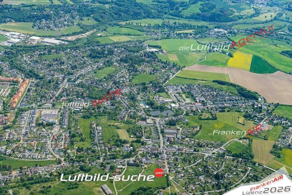 Die Luftaufnahme Stadtgebiet-West - Plauen wurde 2022 vom Flugzeug aus (keine Drohne) erstellt. Hohe Auflösung -für große Poster und Wandbilder geeignet - Garantiert!
