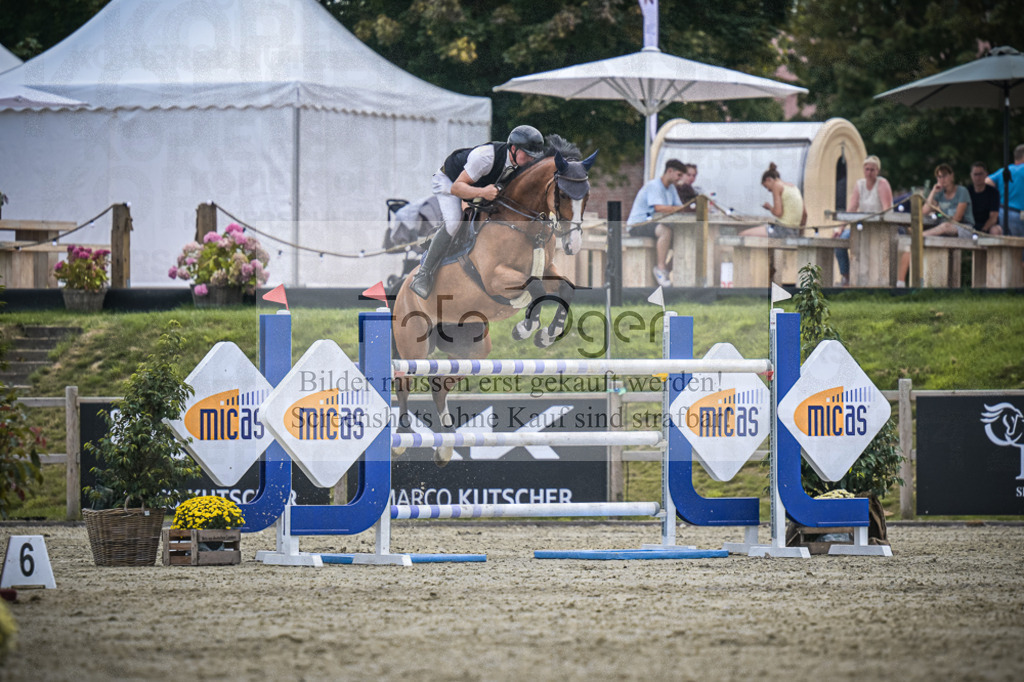 DOS_2574 | Entdecke hochwertige Reitturnierfotos von Foto Oger. Professionell, emotional und authentisch – jetzt Lieblingsmomente im Shop bestellen.Deutschlandweite Turnierfotografie. - Realisiert mit Pictrs.com