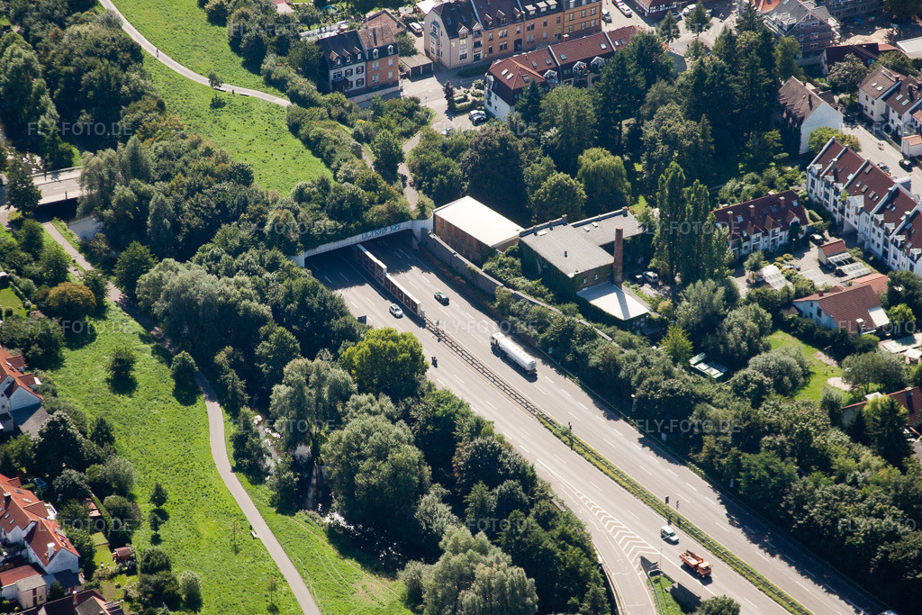 Luftbild: Ein- und Ausfahrt des Edeltrud Tunnel der Südtangente die Straße B10 verläuft durch den Tunnel im Ortsteil Beiertheim - Bulach im Ortsteil Beiertheim-Bulach in Karlsruhe im Bundesland Baden-Württemberg in Deutschland. Foto: IMG_32069.jpg vom 20.08.2010 durch Werner Riehm/FLY-FOTO.de