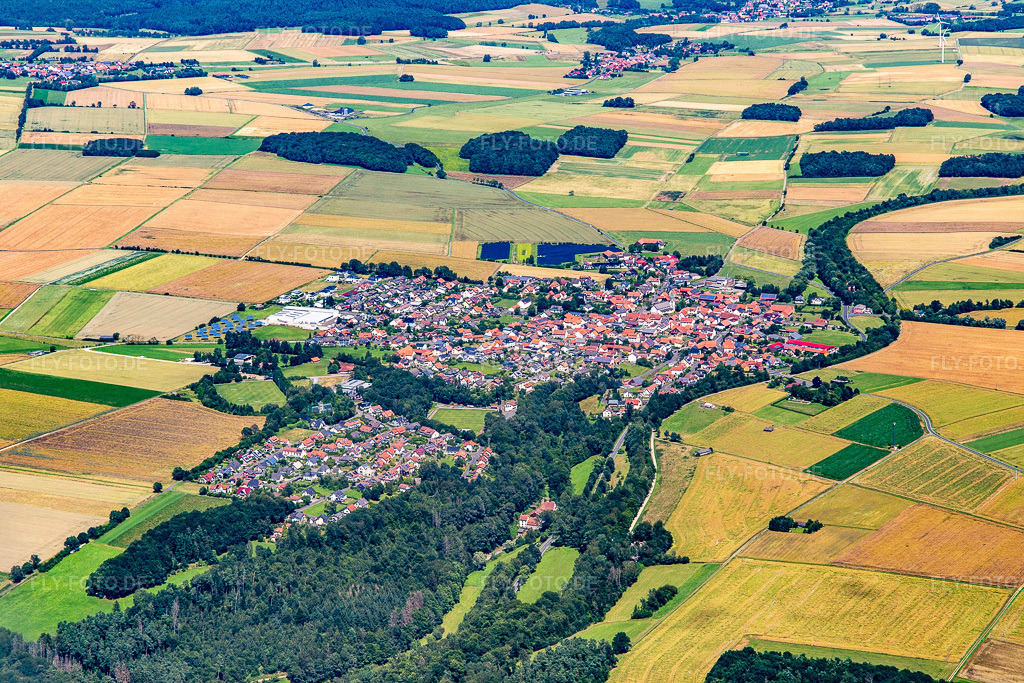 Luftbild: Ortsansicht von Südwesten im Ortsteil Steinbach in Burghaun im Bundesland Hessen in Deutschland. Foto: IMG_141994.jpg vom 07.07.2024 durch Werner Riehm/FLY-FOTO.de