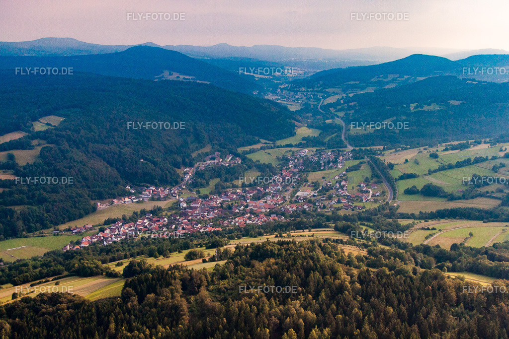 Ortsansicht | Luftbild: Ortsansicht in Riedenberg im Bundesland Bayern in Deutschland. Foto: IMG_68807.jpg vom 22.06.2014 durch Werner Riehm/FLY-FOTO.de - Realisiert mit Pictrs.com