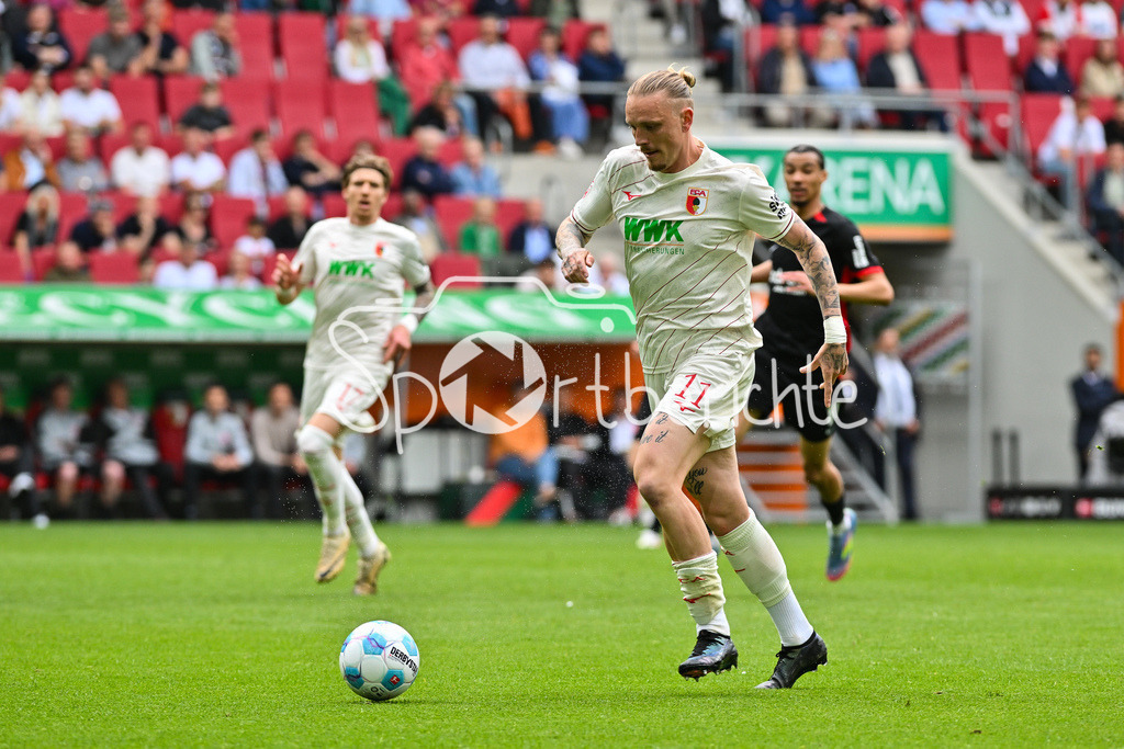 FC Augsburg - SG Eintracht Frankfurt | am Ball Marius WOLF (FC Augsburg 11) / Bundesliga: FC Augsburg - Eintracht Frankfurt, WWK Arena am 20.04.2025 / Einzelfoto / Freisteller