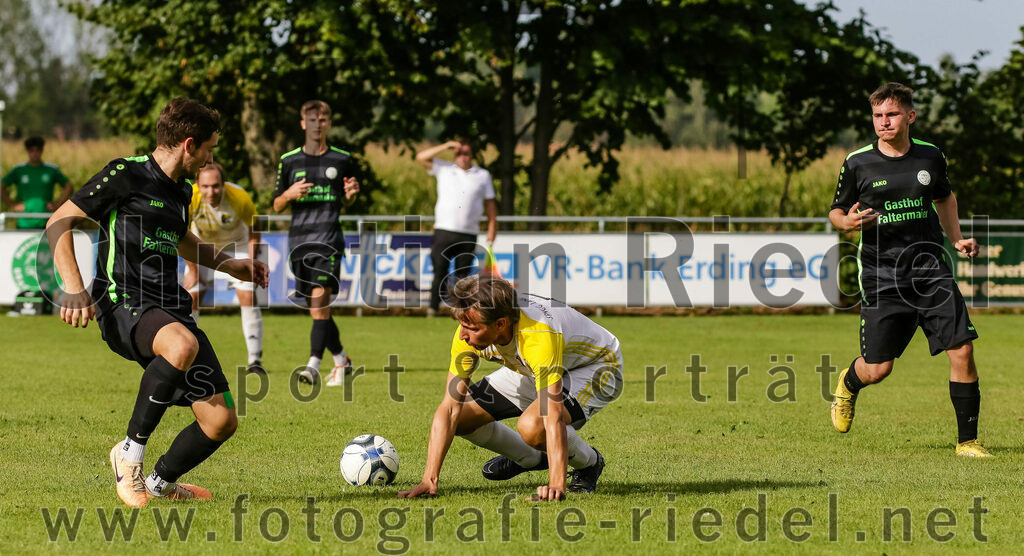 2023-09-17_072_SpVgg_Neuching_gegen_FC_Langenpreising | Neuching, Deutschland, 17.09.2023:
Fußball, A-Klasse 2023 / 2024, 7. Spieltag, SpVgg Neuching gegen SpVgg Langenpreising, Endergebnis: 5:1

Louis Schmid (SpVgg Neuching, #14), Simon Danner (SpVgg Langenpreising, #2), Antonio Zuparic (SpVgg Neuching, #18)

Foto: Christian Riedel / fotografie-riedel.net