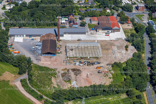 Schermbeck240801889 | Luftbild, Baustelle mit Abriss und Neubau Stahlgerüst an der Maassenstraße Ecke Alte Poststraße, Gebäude mit Schornstein, Bricht, Schermbeck, Ruhrgebiet, Nordrhein-Westfalen, Deutschland