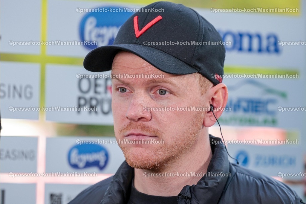 xsefx26042601061 | 26.04.2026, xsefx, Fußball, 3.Liga, FC Viktoria Köln - Energie Cottbus, 35. Spieltag, Sportpark Höhenberg, Saison 2025 2026: Marian Wilhelm ( Cheftrainer, FC Viktoria Köln) DFB regulations prohibit any use of photographs as image sequences and or quasi-video. Photo: xSabinexEffgenxPressefotoKochx