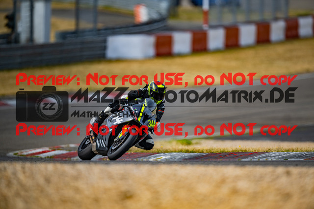 MaZZes_FotoMatrix_230719_9181 | WEISS