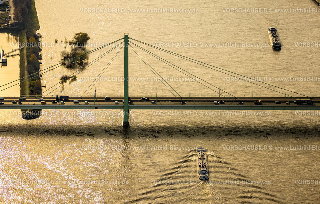 Koeln231105115 | Luftbild, Kranhäuser im Rheinauhafen Wohnquartier und Gewerbegebiet am Fluss Rhein und Severinsbrücke, Altstadt, Köln, Rheinland, Nordrhein-Westfalen, Deutschland