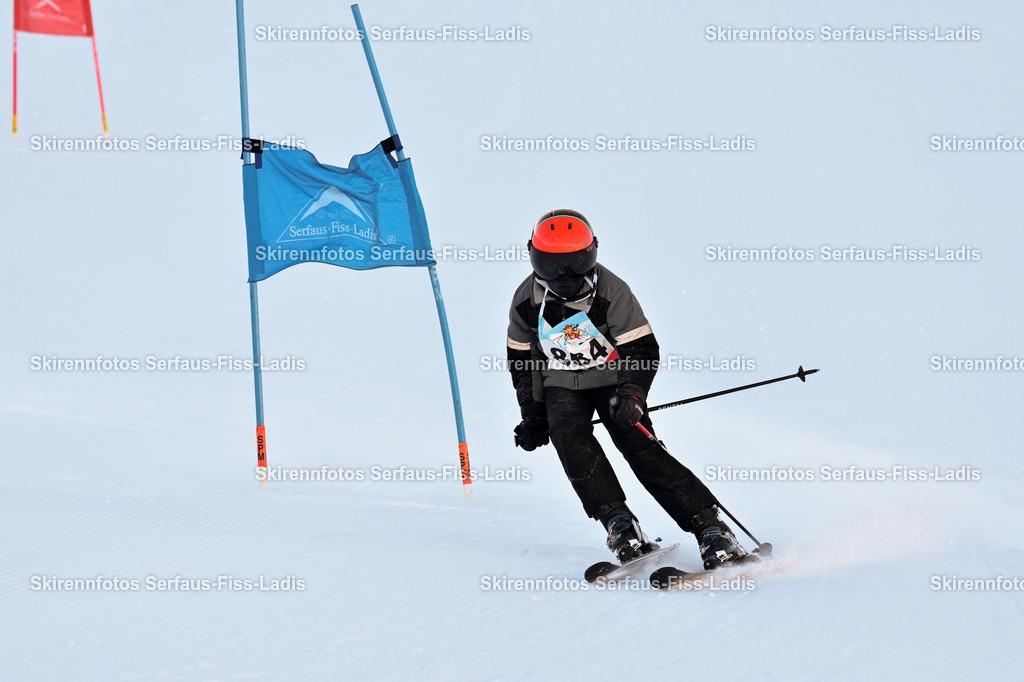 SRF_25.12.2025_0205 | Skirennfotos,Serfaus,Fiss,Ladis,Kinderskirennen,Winter,Tirol,Oberland,skirace,SFL,feelfree,weil wir's genießen,ski,Ski,skifahren,Sonnenplateau, - Realisiert mit Pictrs.com