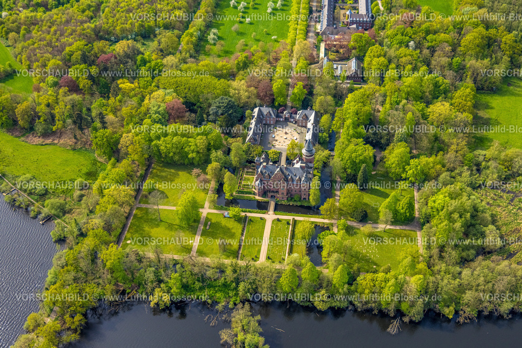 Nettetal240402886KrickenbeckerSeen | Luftbild, Schloss Krickenbeck, Naturschutzgebiet umgeben von Seen und Waldgebiet, Leuth, Nettetal, Niederrhein, Nordrhein-Westfalen, Deutschland