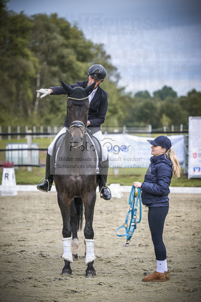 DOS_0020 | Entdecke hochwertige Reitturnierfotos von Foto Oger. Professionell, emotional und authentisch – jetzt Lieblingsmomente im Shop bestellen.Deutschlandweite Turnierfotografie. - Realisiert mit Pictrs.com