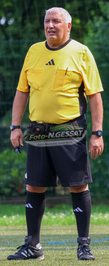 Bünder SV - TuS Bruchmühlen II | Auf dem Bild zu sehen: Schiedsrichter: Aldo Marzullo Bünder SV, TuS Bruchmühlen II, Saison 25/26, Kreisliga A, Bünde, Deutschland - Realisiert mit Pictrs.com