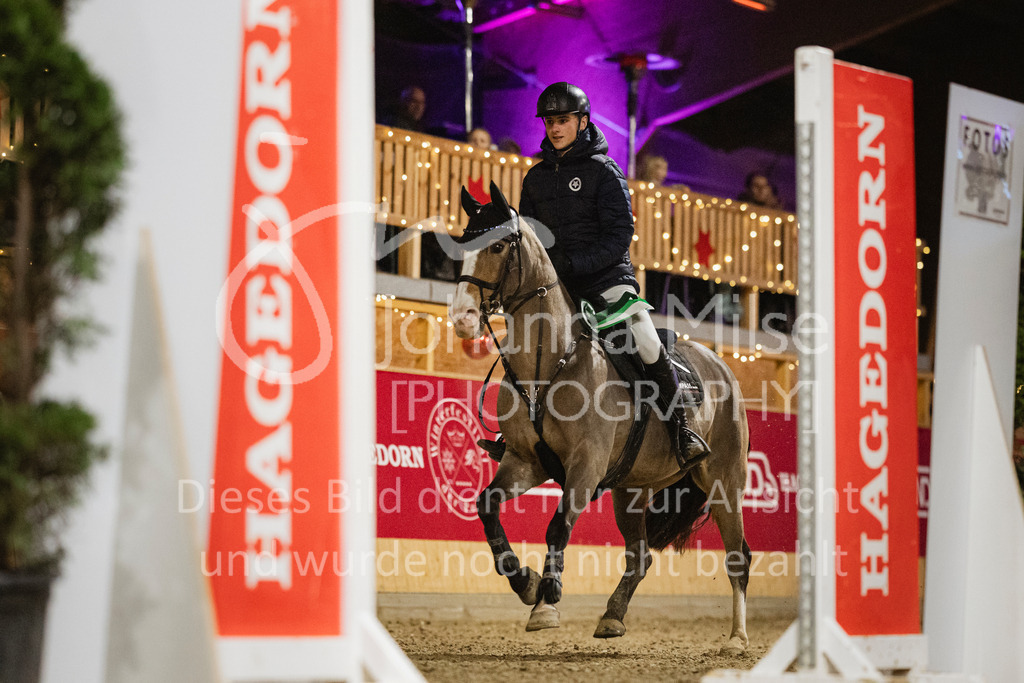 231118_PonyTrophy-303 | Deine schönsten Turniermomente als professionelle Fotos! Entdecke hochwertige Pferdesport-Fotografie im Online-Shop. Jetzt Fotos finden & bestellen!