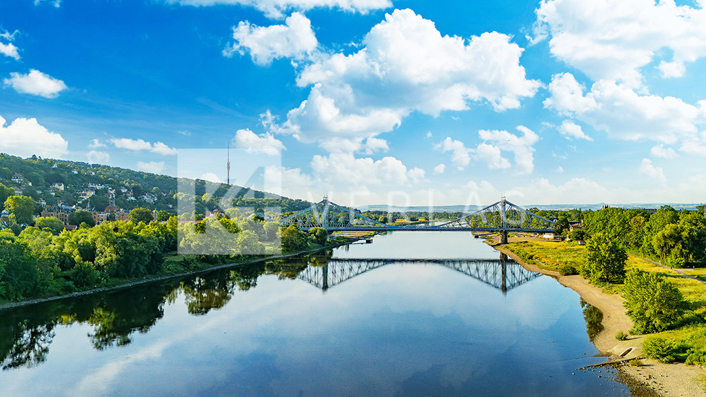 Luftaufnahme_Blaues Wunder-Elbe-DJI_20240618064833_0053 | Blick über die Elbe auf das Blaue Wunder  - Realisiert mit Pictrs.com