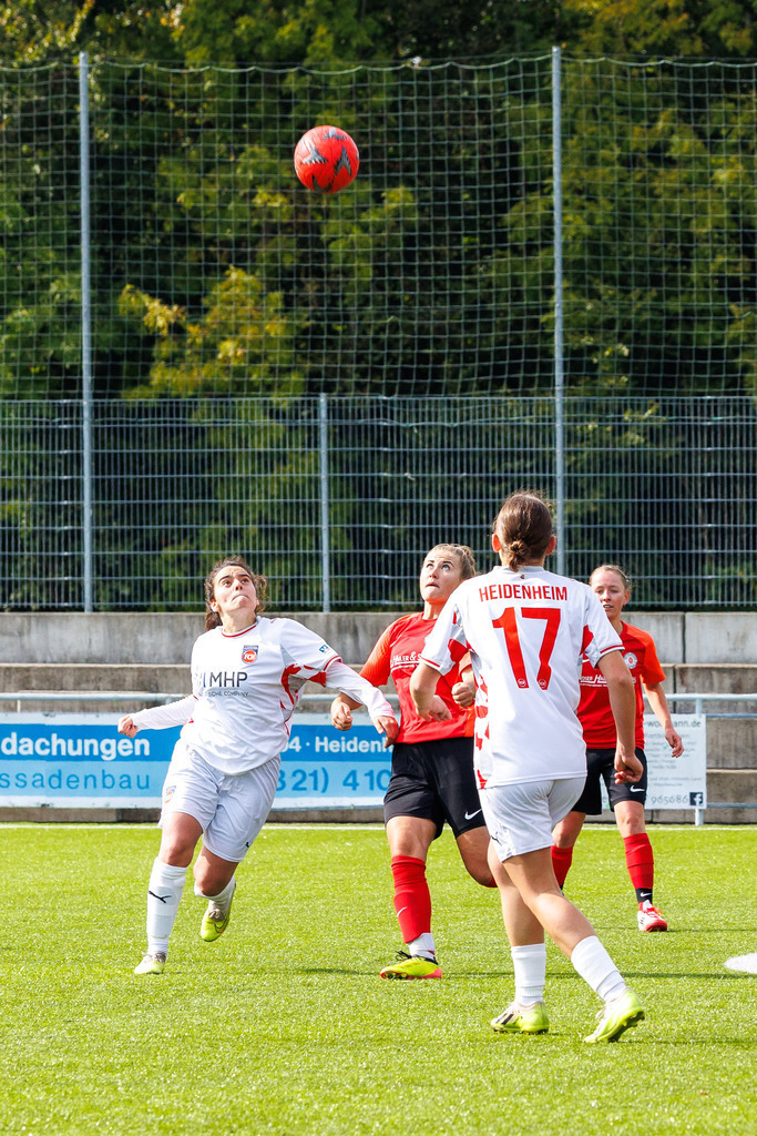 FCHHÜT_251003_5957 | 1.FC Heidenheim 1846 II vs. TSV Hüttlingen, Fußball, Frauen, Bezirkspokal, 2025/2026, 1.Runde, 03.10.2025 in Mergelstetten, Sportplatz 2(Foto: Michael Bulling) - Realisiert mit Pictrs.com