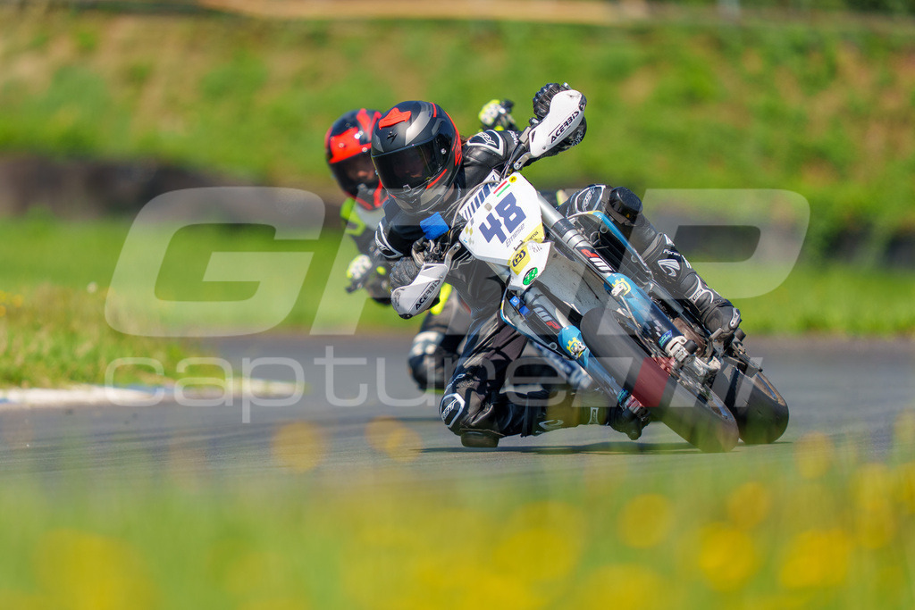 G-Cup + Supermoto Staatsmeisterschaft + Hungarian Supermoto Championship | GRIPcapture steht für authentische Sportfotografie in Österreich – für Momente, die mehr sind als Geschwindigkeit oder Ergebnis. Es geht um Emotion, Spannung, Fokus und den Augenblick, der oft nur einen Wimpernschlag dauert.Ob Motorsport, Teamsport oder 