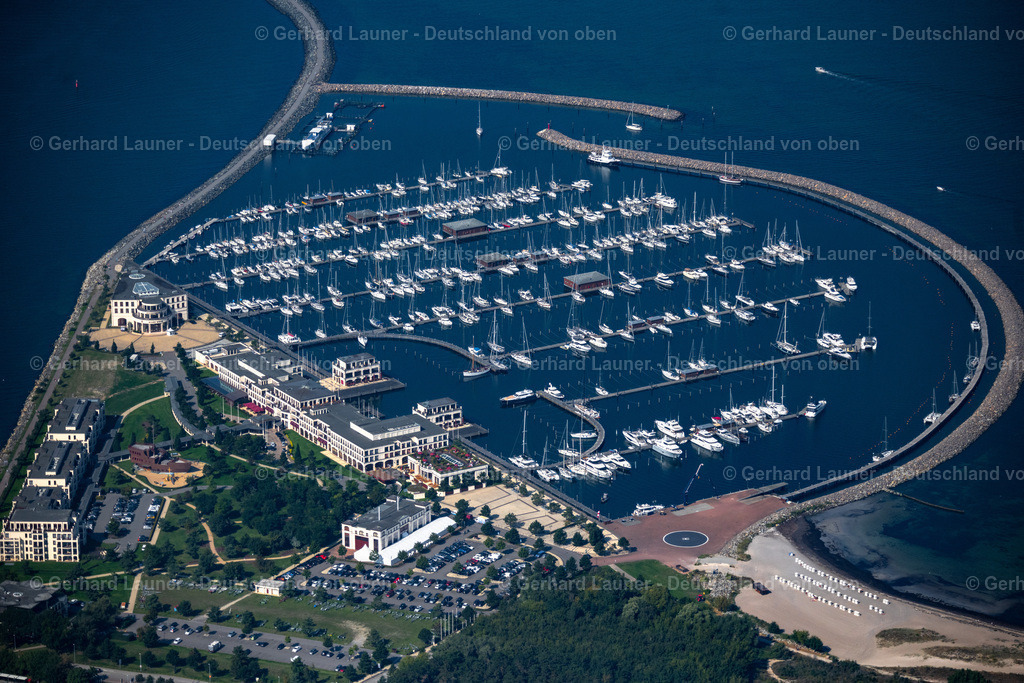 4061939 | Warnemünde 08.09.2021 Gebäudekomplex der Hotelanlage Yachthafenresidenz Hohe Düne in Rostock Warnemünde im Bundesland Mecklenburg-Vorpommern, Deutschland. // Complex of buildings of the hotel arrangement Yacht harbour residence high dune in Rostock Warnemuende in the federal state Mecklenburg-West Pomerania, Germany. Foto: Gerhard Launer
