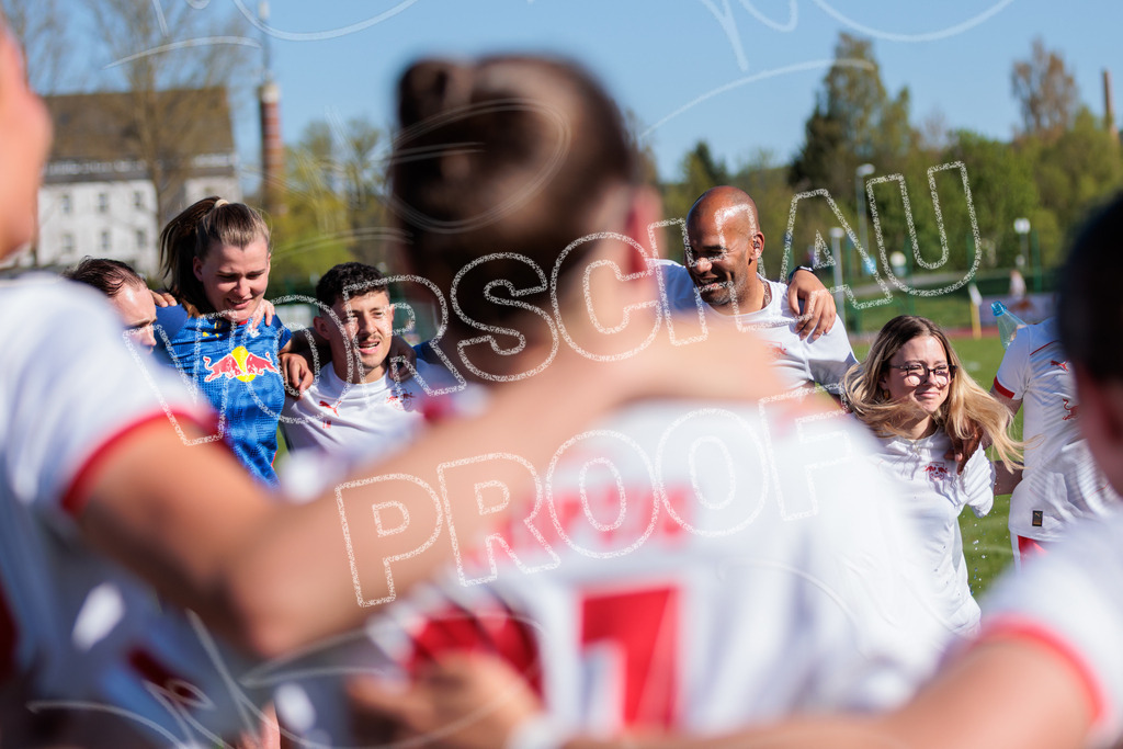 Gipfeltreffen der Frauen: Finale um den Sachsenlotto Landespokal 2026 | Am 1. Mai 2026 trafen im Endspiel des Sachsenlotto Landespokals die Frauen des Chemnitzer FC und die zweite Mannschaft von RasenBallsport Leipzig aufeinander. Vor stimmungsvoller Kulisse kämpften beide Teams ab 15:00 Uhr um die begehrte Trophäe des sächsischen Fußballs. Diese Galerie zeigt die Highlights, packende Zweikämpfe und die emotionalsten Momente des Finaltags. - Realisiert mit Pictrs.com
