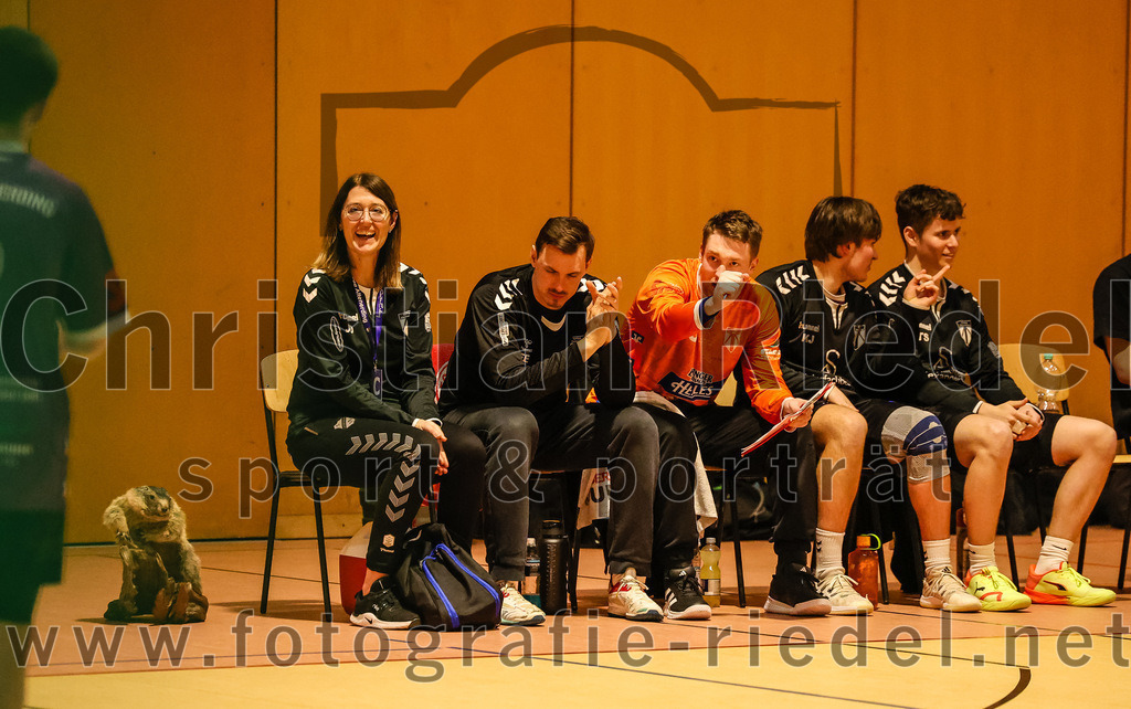 2024-03-09_039_SpVgg_Altenerding_gegen_SVW_Burghausen | Erding, Deutschland, 09.03.2024:
Handball, Bezirksoberliga Männer 2023 / 2024, 18. Spieltag, SpVgg Altenerding gegen SVW Burghausen, Endergebnis: 25:34

Physio Jana Otto (SpVgg Altenerding)

Foto: Christian Riedel / fotografie-riedel.net