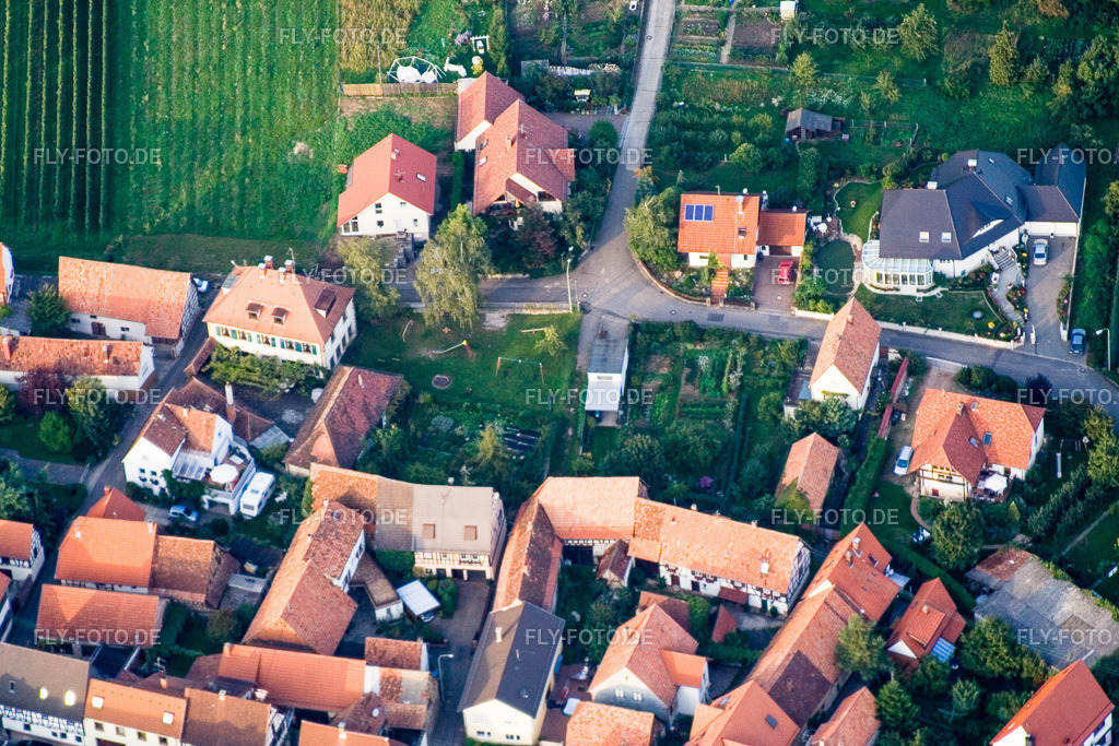 Nordring x Wasgaustr | Luftbild: Nordring x Wasgaustr im Ortsteil Rechtenbach in Schweigen-Rechtenbach im Bundesland Rheinland-Pfalz in Deutschland. Foto: IMG_4184.jpg vom 29.09.2006 durch Werner Riehm/FLY-FOTO.de - Realisiert mit Pictrs.com