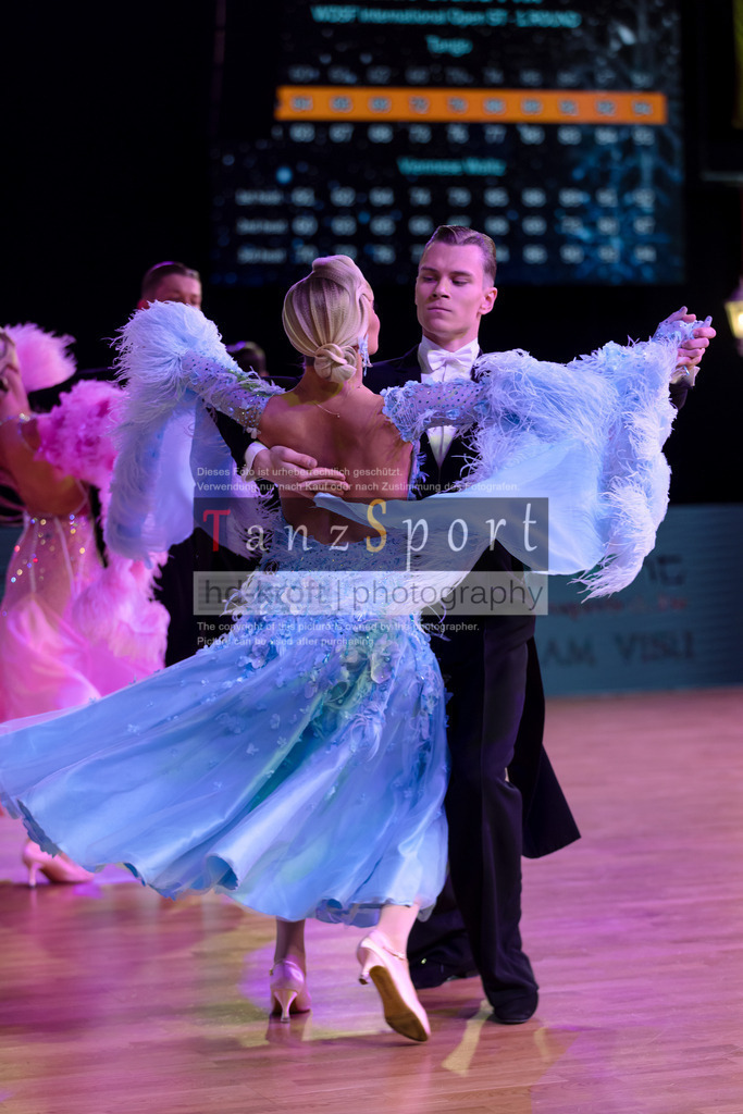 20241215_WDSF_Int_Open_Std-Riga-8736 | Tanzsportbilder, Standardtanz, Lateintanz, WDSF, DTV, LTVB, dancecomp, goc, hessen tanzt, blaues band der spree, walzer, tango, wiener walzer, slowfox, quickstepp, samba, rumba, cha-cha-cha, paso doble. jive, hd-kroft photography, turniertanzsport