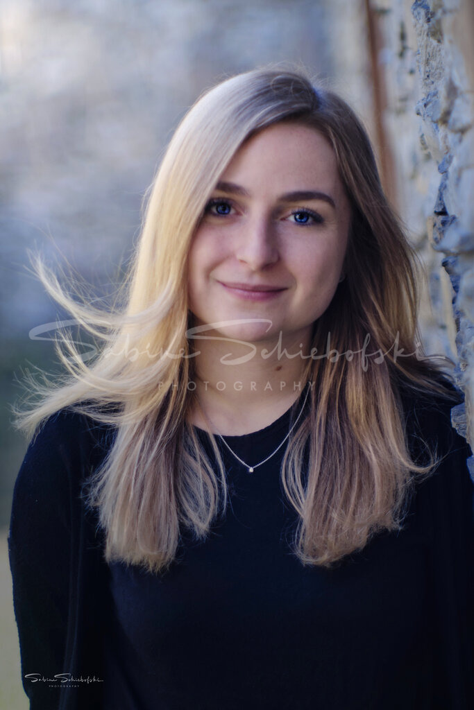 "Johanna" | People- und Tierfotografie, Imageaufnahmen, Veranstaltungsfotografie und Wandbilder aus der Natur ★ Made in Germany ✔️ Druck + Downloads ✔️ Naturfotografie in Top Qualität ★ schneller Versand, weltweite Lieferung! - Realisiert mit Pictrs.com