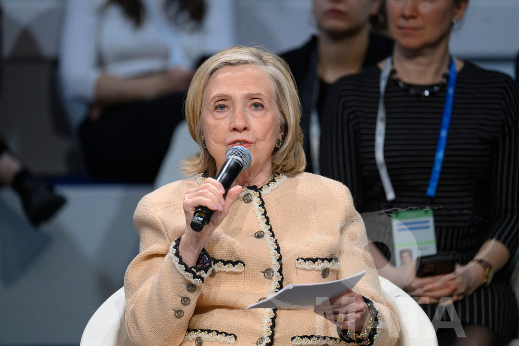 _DWA0221 | Die US-Politikerin Hillary Clinton auf der Veranstaltung Girls Just Want to Have Fundamental Rights: Fighting the Global Pushback im Rahmen der Münchner Sicherheitskonferenz 2026. München, 14.02.2026 Bayern Deutschland - Realisiert mit Pictrs.com