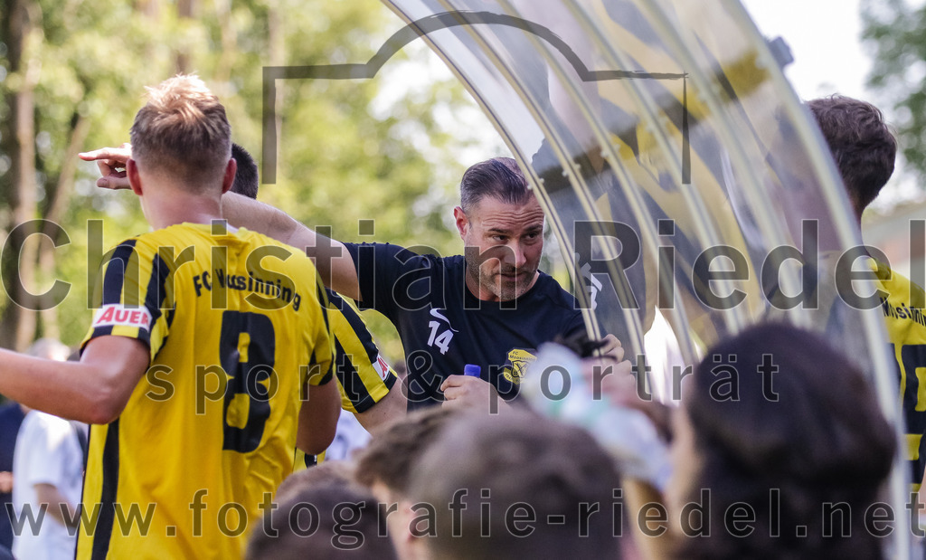 2023-08-19_072_FC_Moosinning_gegen_SV_Reichertsheim | Moosinning, Deutschland, 19.08.2023:
Fußball, Bezirksliga Oberbayern Ost 2023 / 2024, 5. Spieltag, FC Moosinning gegen SV Reichertsheim, Endergebnis: 0:4

Trainer Christoph Ball (FC Moosinning)

Foto: Christian Riedel / fotografie-riedel.net