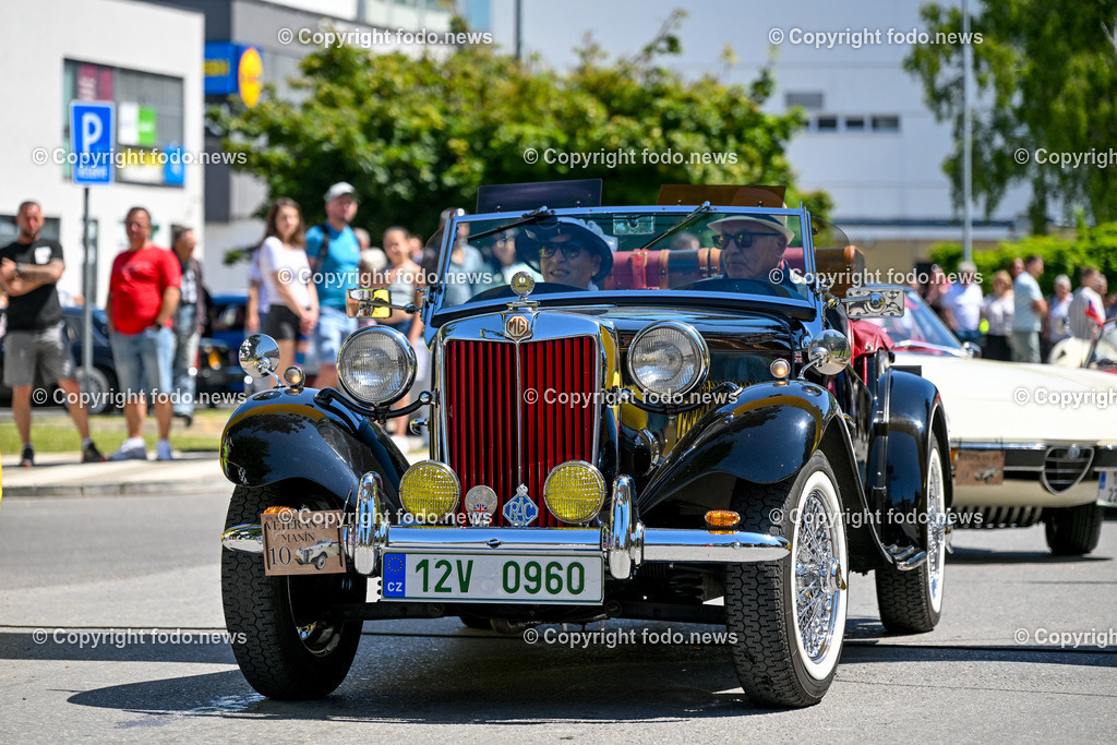 Slowakei_ Povazska Bystrica_ Veteran Tour Manin_ 14.06.2025-199 | 14.06.2025, Slowakei, SVK, Trenciansky kraj, Povazska Bystrica, im Bild Oldtimer Klub, Historische Fahrzeuge, Veteran Tour Manin, Auto, Alt, Besucher, Menschen, Feature, Symbolbild