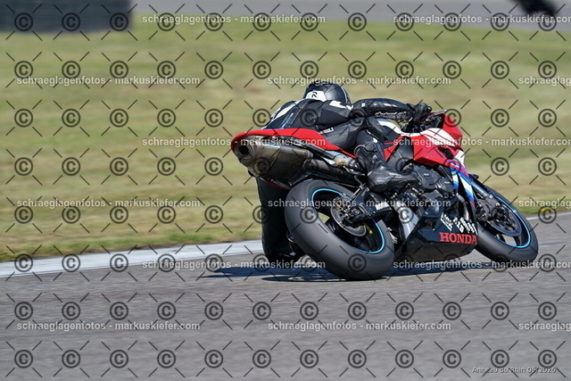 26BT01-0525 | markuskiefer.com - Realisiert mit Pictrs.com