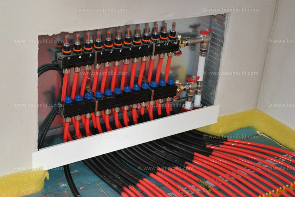 bib-lg16-heizung-0064 | Nach LV-Leistungsgruppen sortierte Detailfotos über den Bau eines Hauses. Alle Hausbau-Bilder direkt vom Urheber und Autor der Website Haus-Selber-Bauen.com