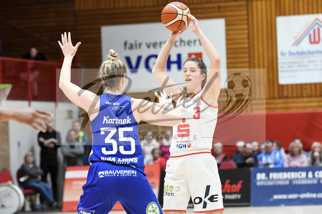 20200126_PANHAL_0051 | Basketball, Frauen: Jordan Korinek (GISA LIONS SV Halle) und Rowie Jongeling (GiroLive-Panthers Osnabrück) im Zweikampf beim Spiel der Toyota DBBL zwischen GiroLive-Panthers Osnabrück vs. GISA LIONS SV Halle am 26.01.2020 im Panthers Dome in Osnabrück, Deutschland.(Foto von Nico Paetzel) - Realisiert mit Pictrs.com
