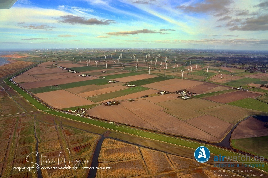 Windpark Reussenköge - Bürgerwindpark Reußenköge | Warum war der Lärmschutz besonders wichtig in Reußenköge?Der Lärmschutz war in Reußenköge besonders wichtig, weil der Windpark sich in einer dicht besiedelten Region befindet.  Wie mehrere Quellen betonen, ist ein durchschnittlicher Windpark in Deutschland oft nur klein, da die dichte Besiedlung sowie die Schall- und Schattenwirkung erhebliche planerische Hürden darstellen.