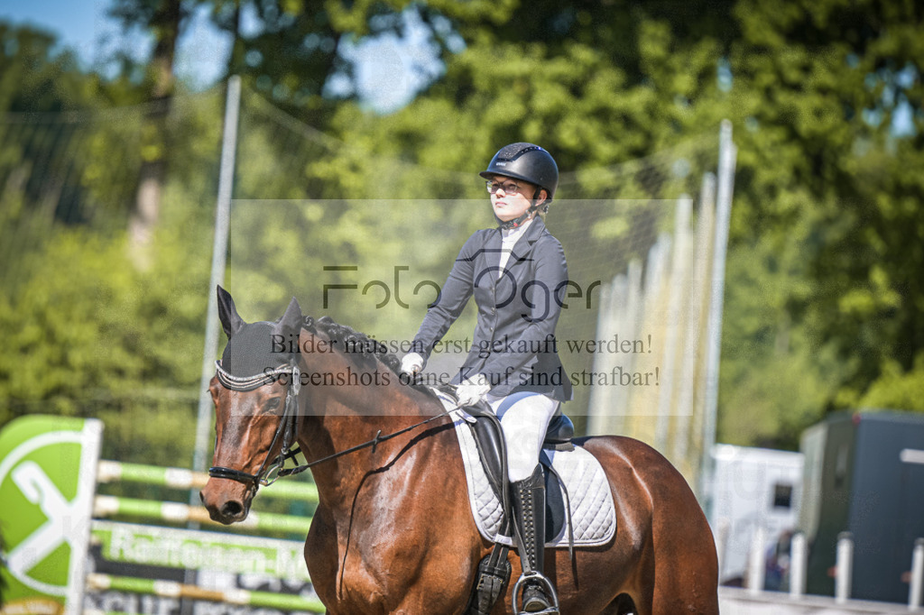 DOS_4373 | Entdecke hochwertige Reitturnierfotos von Foto Oger. Professionell, emotional und authentisch – jetzt Lieblingsmomente im Shop bestellen.Deutschlandweite Turnierfotografie. - Realisiert mit Pictrs.com