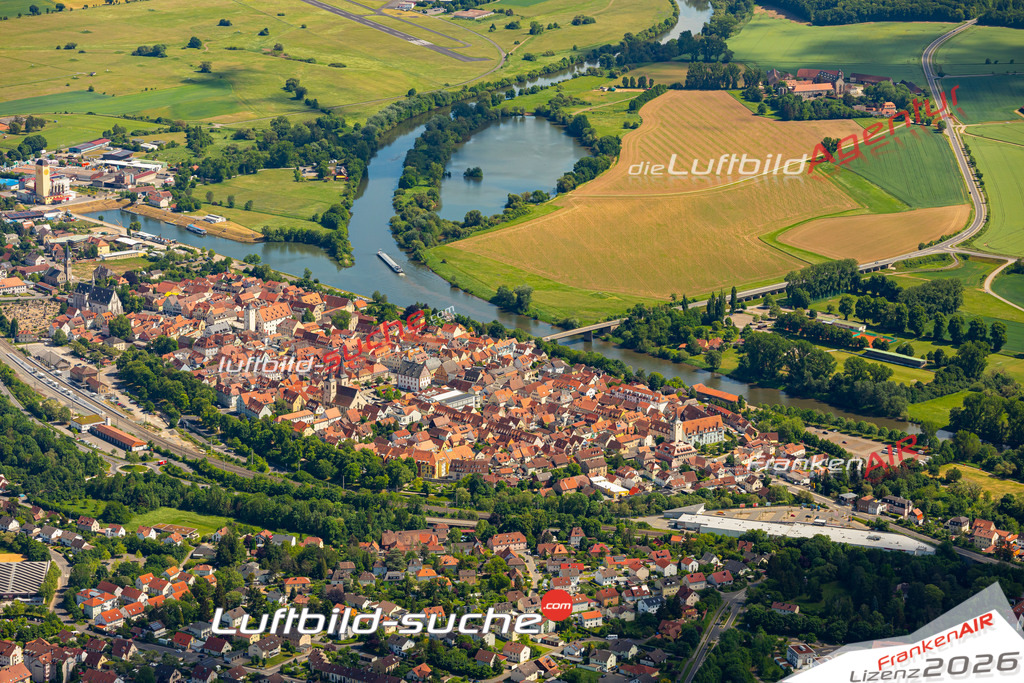 Das Luftbild der Stadt Haßfurt wurde 2022 vom Flugzeug heraus erstellt (keine Drohnen-Aufnahmen) Aufnahmehöhe ca.450 Meter- hohe Bildauflösung und Druck-Qualität. Garantiert!
