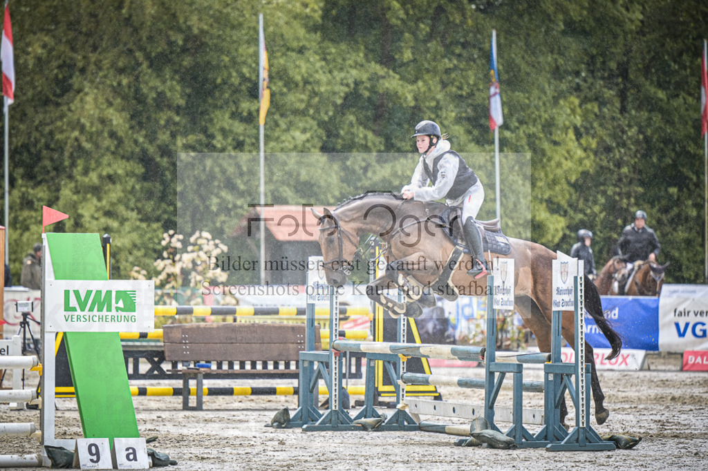 DOS_7366 | Entdecke hochwertige Reitturnierfotos von Foto Oger. Professionell, emotional und authentisch – jetzt Lieblingsmomente im Shop bestellen.Deutschlandweite Turnierfotografie. - Realisiert mit Pictrs.com