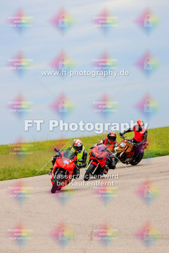 MotoTeam-2189 | Hier findet Ihr Bilder von Touristenfahrten auf der Nürburgring Nordschleife oder von anderen Veranstaltungen die ich besucht habe. Viel Spass beim Durch Schauen 