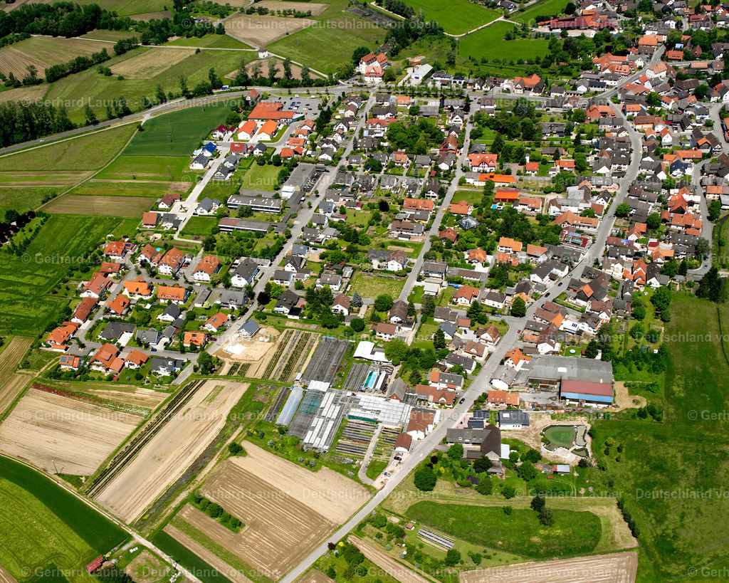 2626235 | BODERSWEIER 09.06.2006 Ortsansicht am Rande von landwirtschaftlichen Feldern und Nutzflächen  in Bodersweier im Bundesland Baden-Württemberg, Deutschland // Village view on the edge of agricultural fields and land  in Bodersweier in the state Baden-Wuerttemberg, Germany Foto: Gerhard Launer