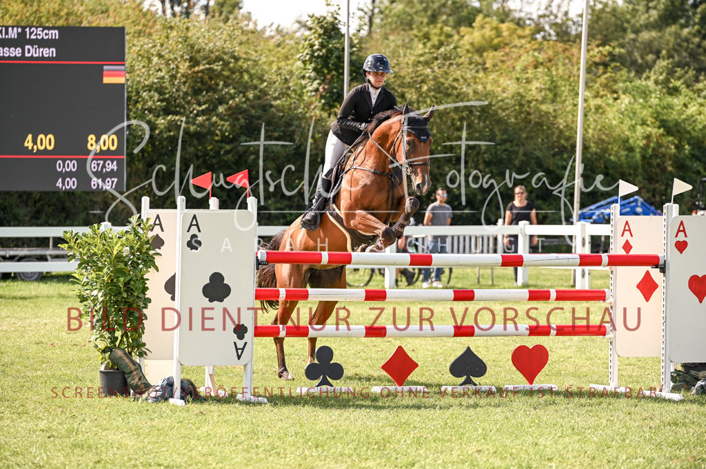 Schugtsche-Düren.2024-10.Springprf.M_-42 | Schugtsche Fotografie - Realisiert mit Pictrs.com