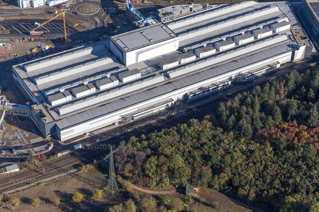 Luftbild: Parkhaus SEW-EURODRIVE GmbH & Co KG im Ortsteil Graben in Graben-Neudorf im Bundesland Baden-Württemberg in Deutschland. Foto: IMG_112221.jpg vom 02.11.2018 durch Werner Riehm/FLY-FOTO.de