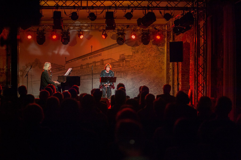 Uschi Brüning | Uschi Brüning im Forte Belvedere Leisnig zum Festival Hallo Leisnig 2022. - Realisiert mit Pictrs.com