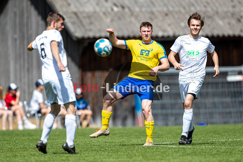 SC Böbing vs SG SV Eberfing/SV Söchering | Abstiegs Qualifikationsrunde A-Klasse Gruppe P, SC Böbing vs SG SV Eberfing/SV Söchering, 20240414,
Dominik SCHUSTER (SCB 9) in Aktion,
2024-04-14 in Böbing (Sportplatz Böbing)
3 Dominik EHRENBERG (SVES 3), 9 Dominik SCHUSTER (SCB 9)
Copyright: WolfgangxLindner foto-lindner.de